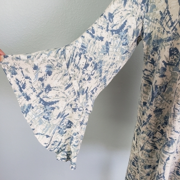 LUSH Asymetrical Hemline Bell Sleeve All Over Print Dress Flowy Lightweight Sz L - Picture 4 of 12